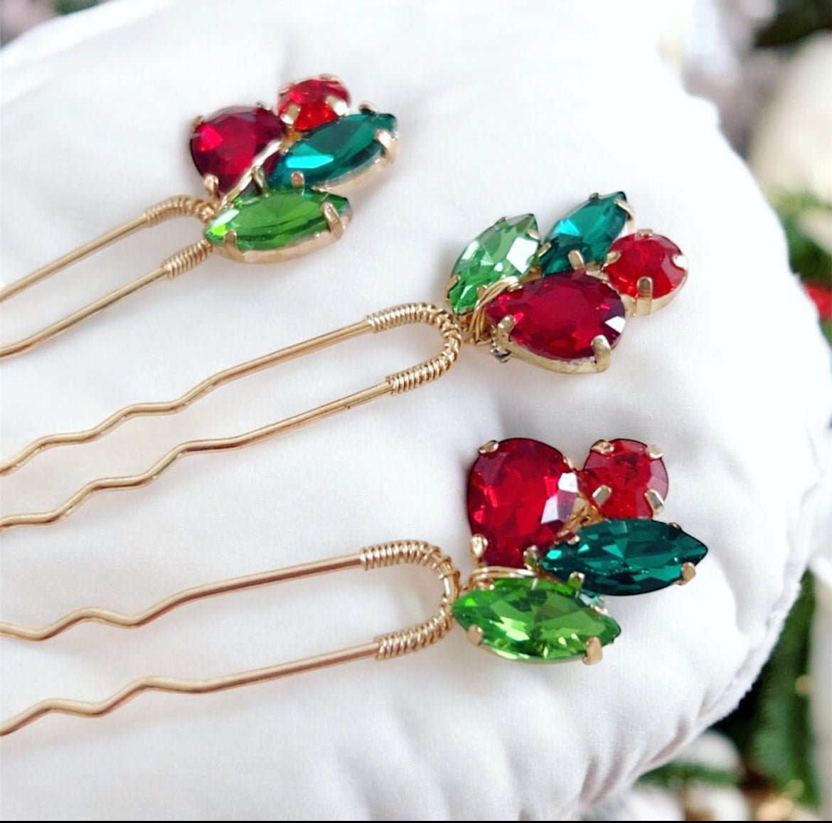 red and green hair pins
