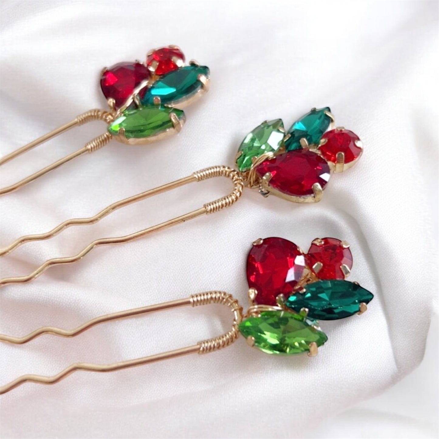 red and green hair pins