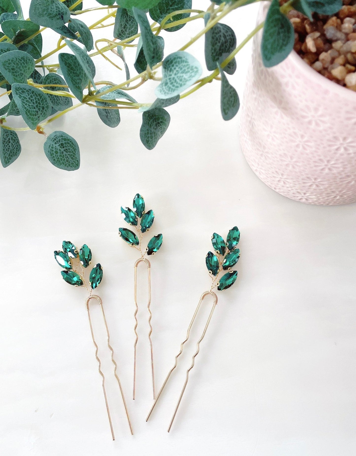 Emerald green hair pins - Petal & Pearl