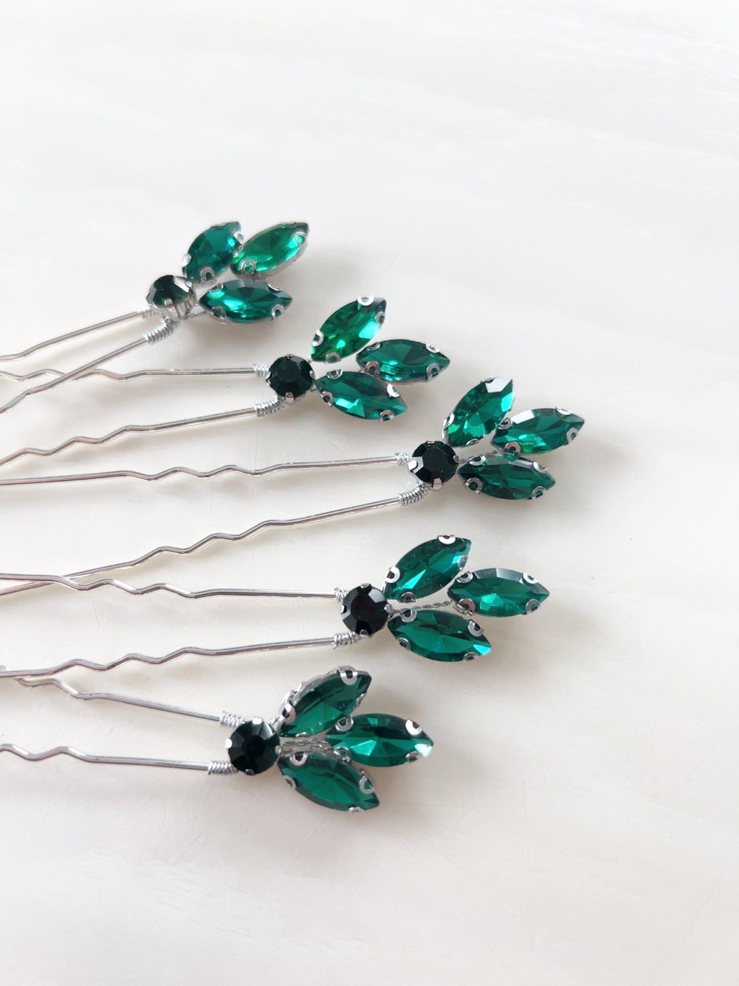 Emerald green hair pins - Petal & Pearl