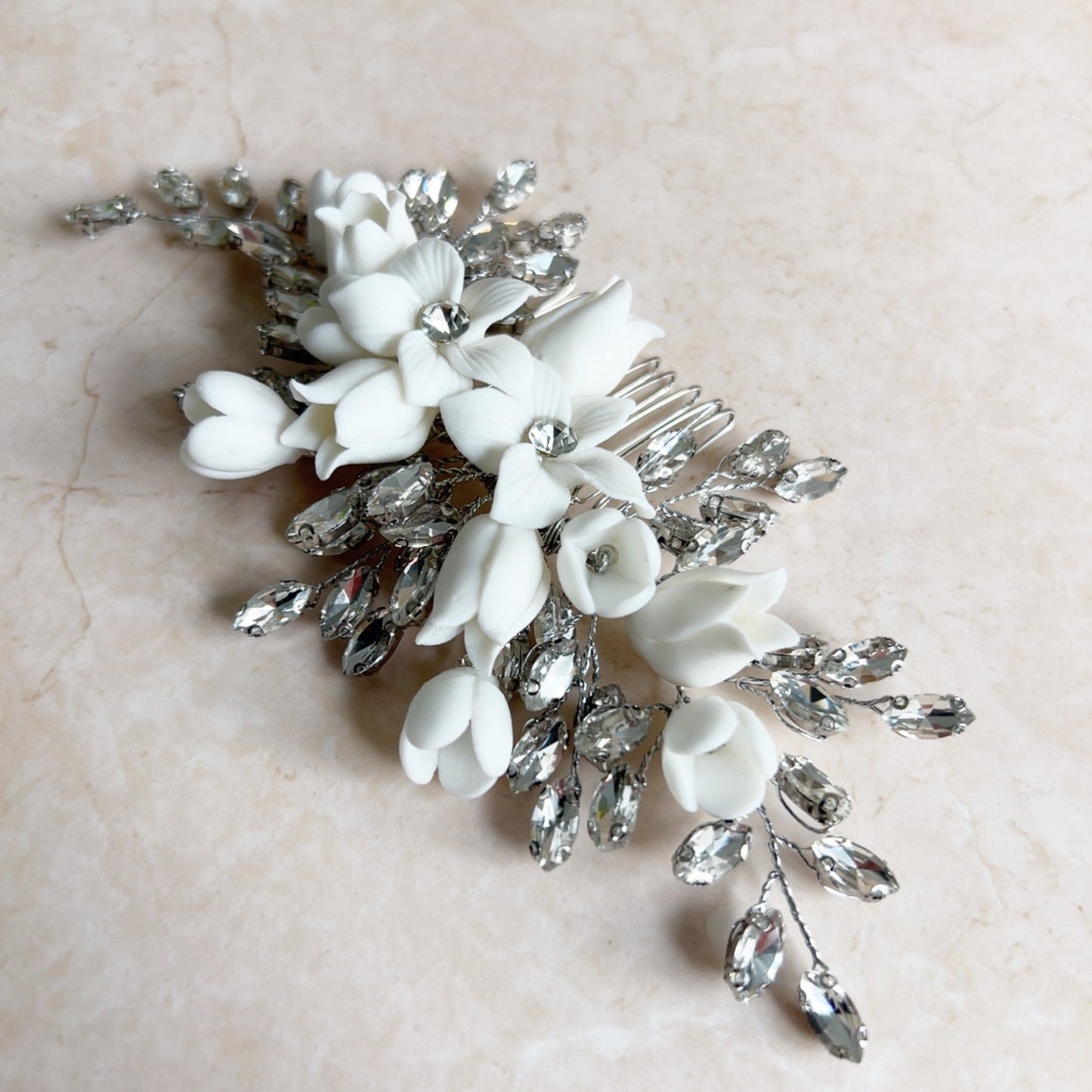 White bridal hair comb - Petal & Pearl