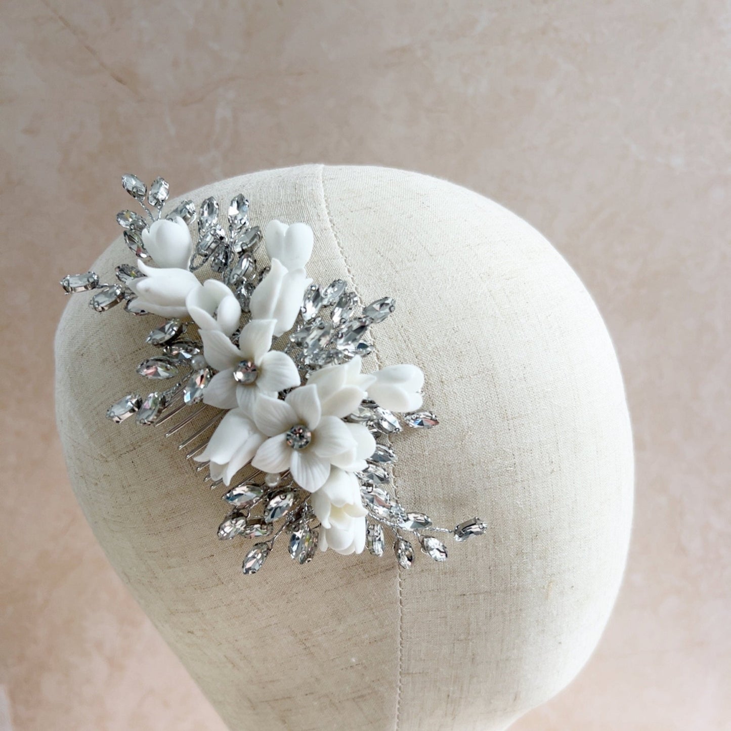 White bridal hair comb - Petal & Pearl