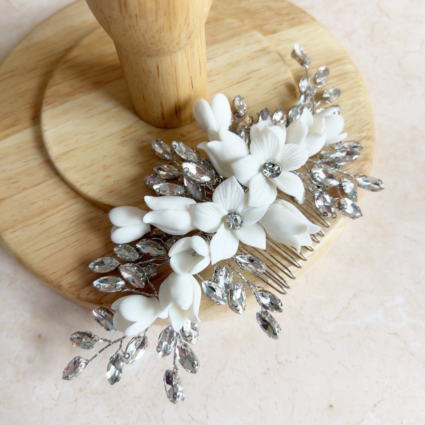 White bridal hair comb - Petal & Pearl