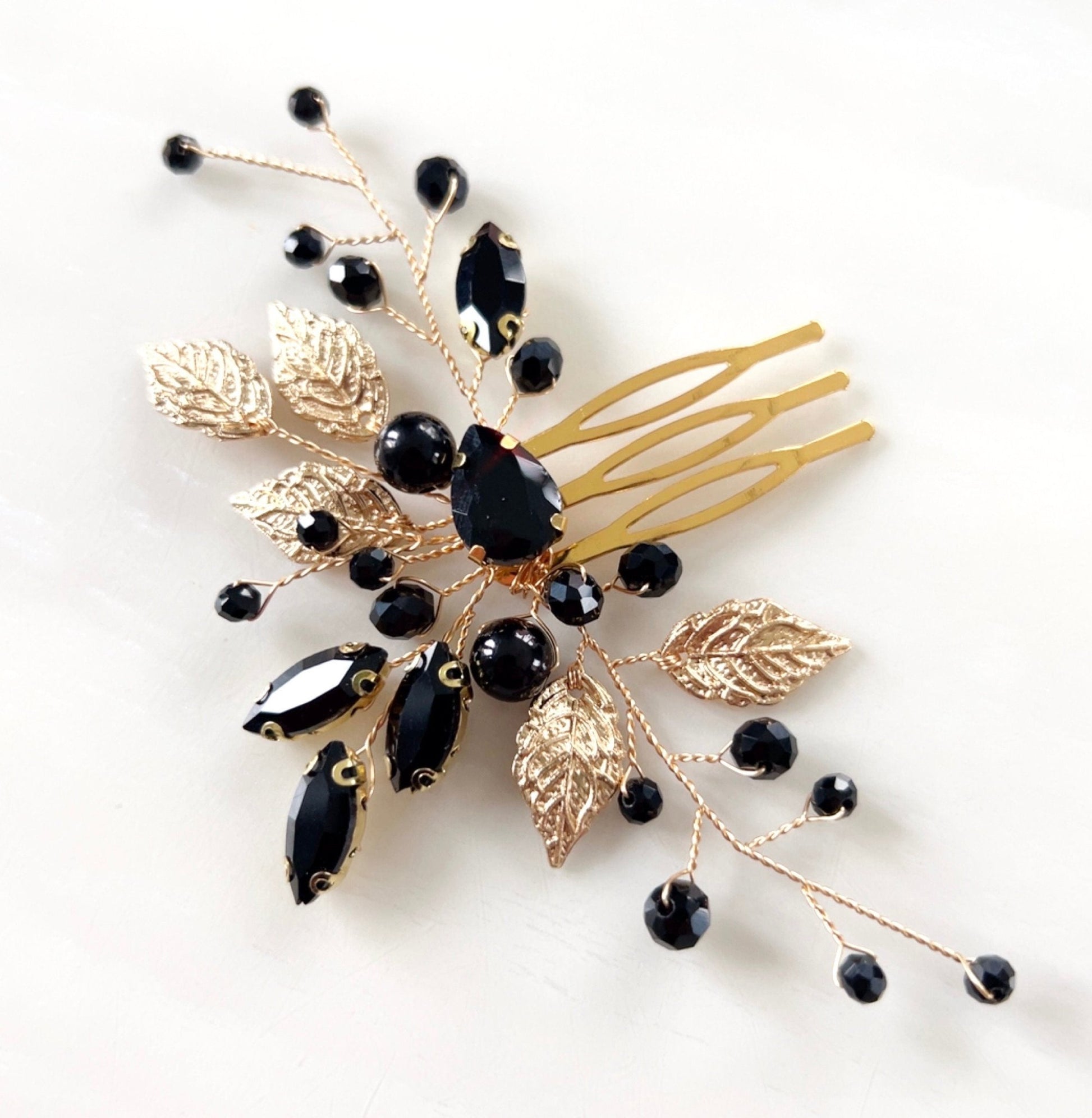 Black and gold hair comb - Petal & Pearl