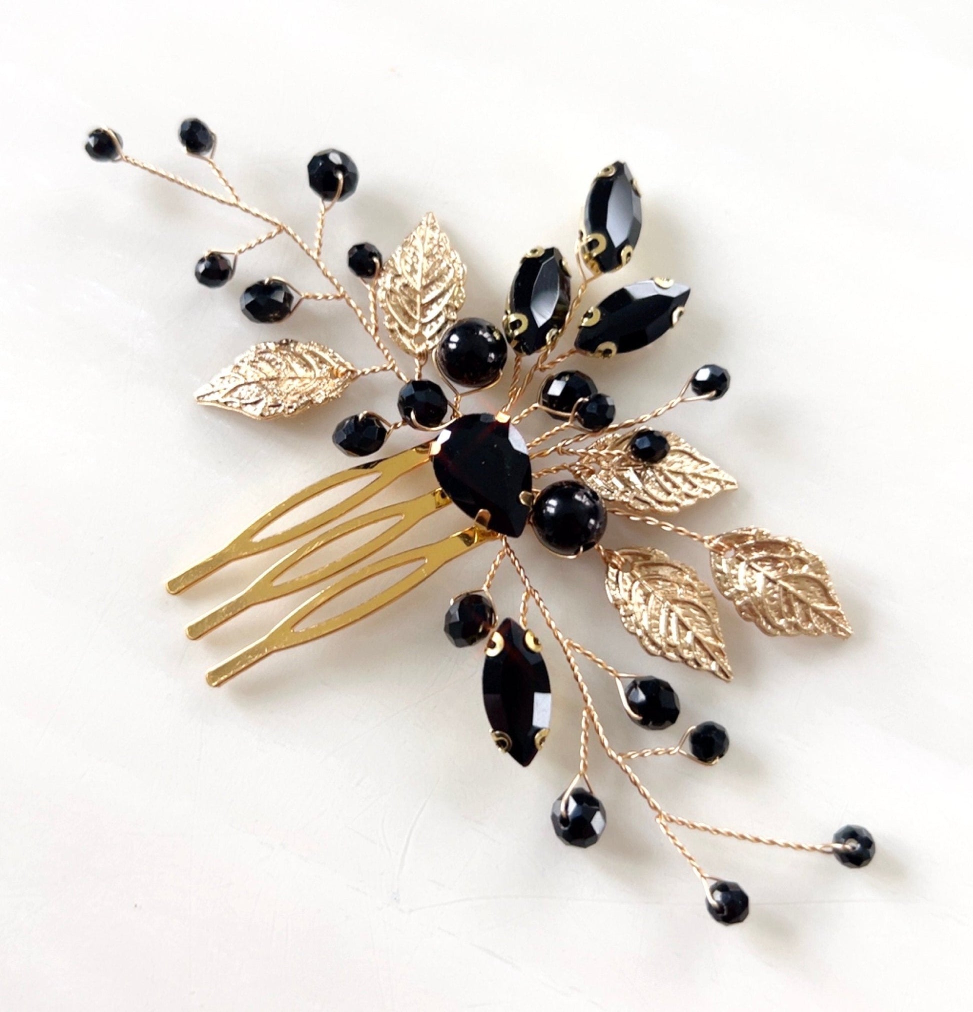 Black and gold hair comb - Petal & Pearl