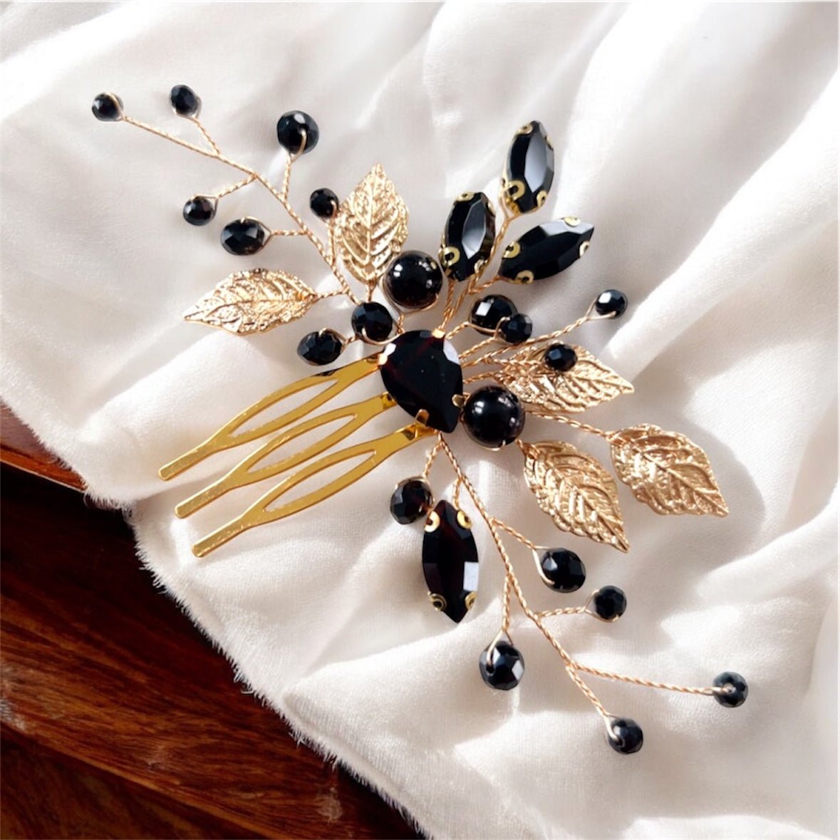 Black and gold hair comb - Petal & Pearl