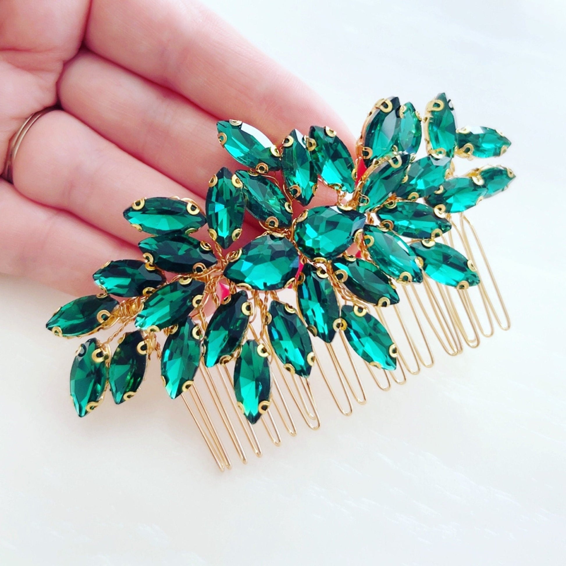 Emerald green crystal hair comb - Petal & Pearl