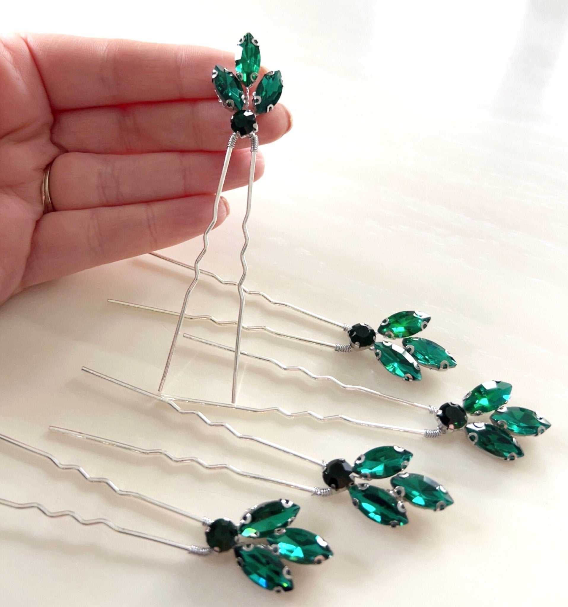 Emerald green hair pins - Petal & Pearl