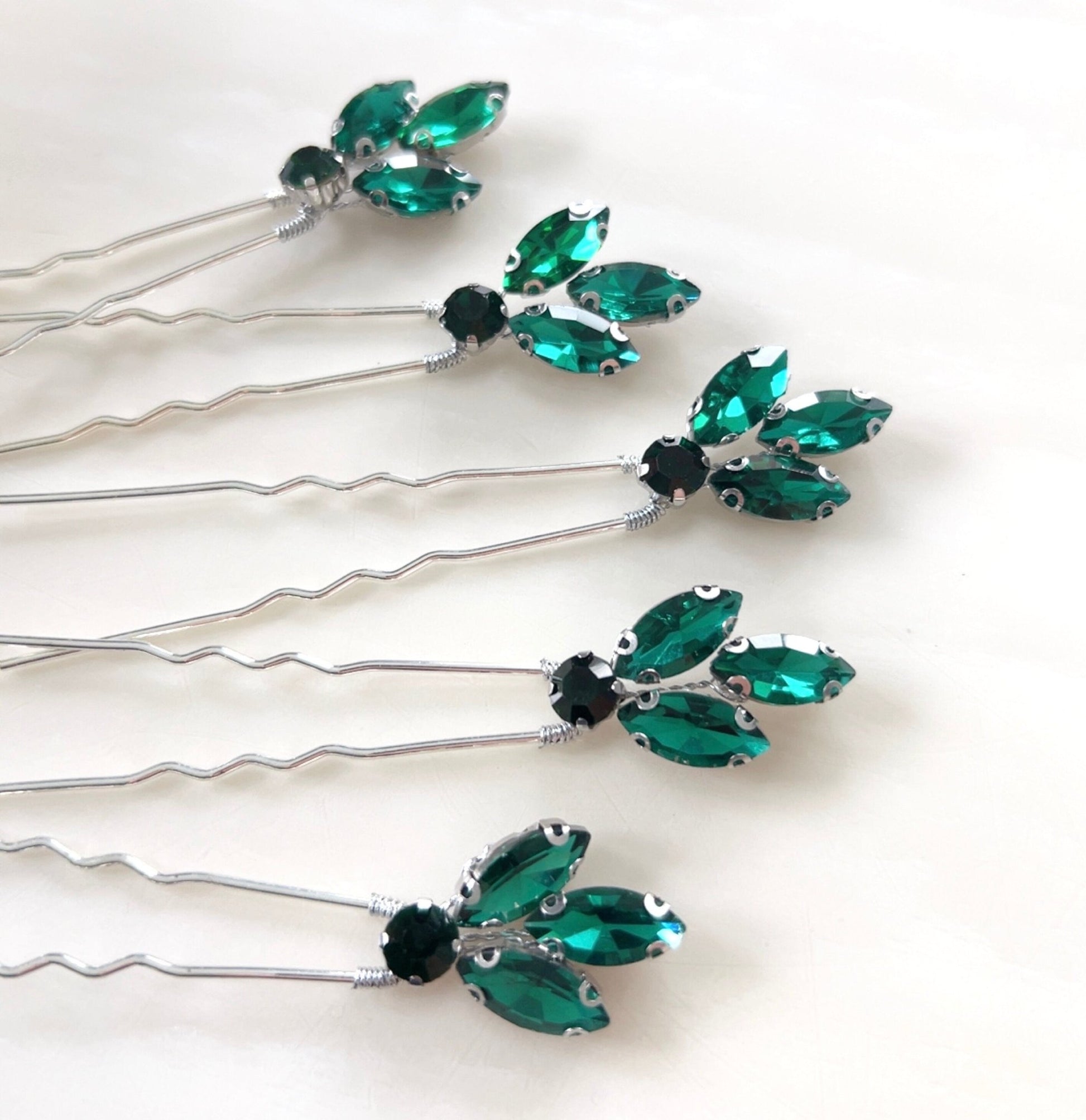 Emerald green hair pins - Petal & Pearl