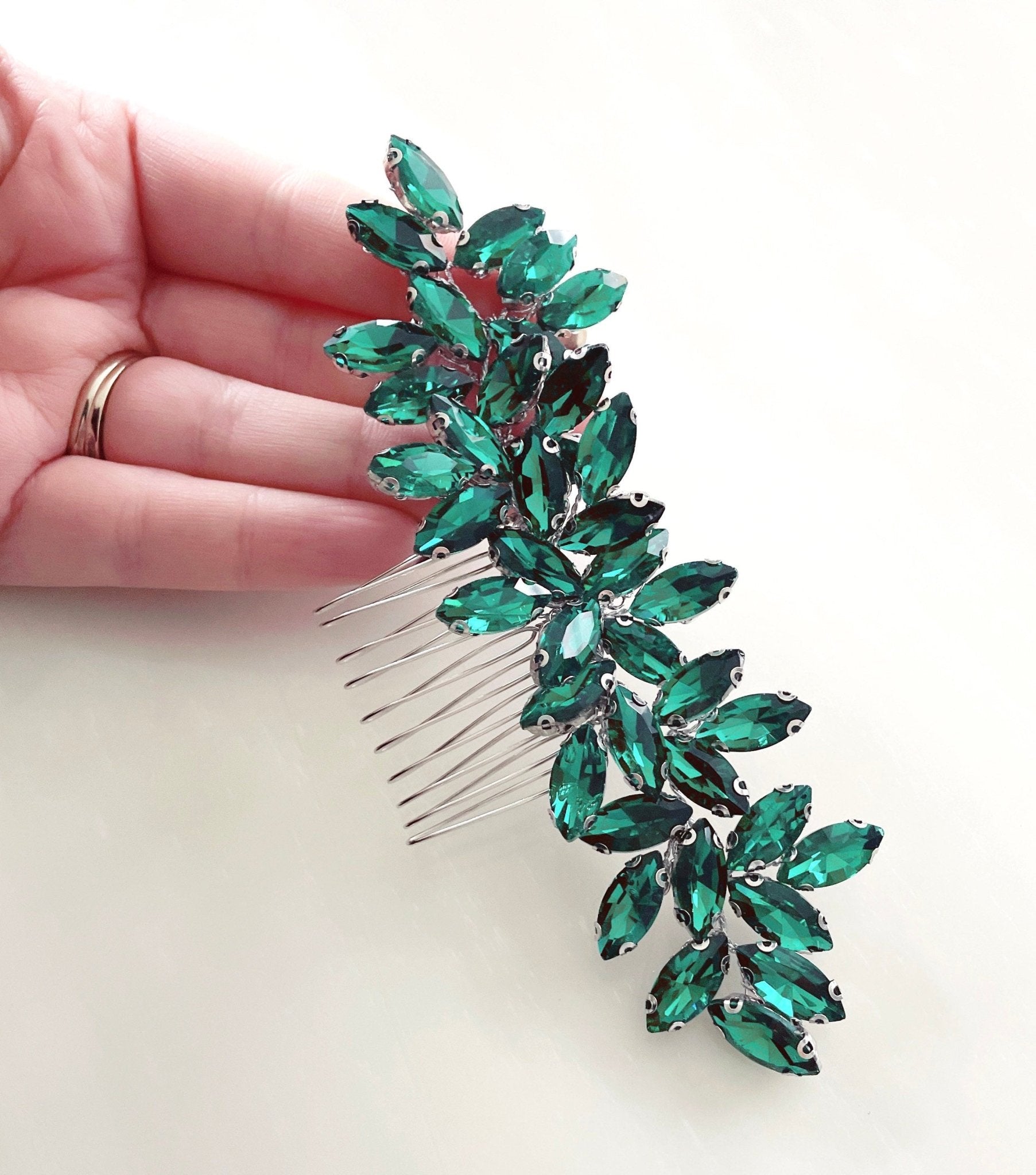 Enya Emerald green hair comb - Petal & Pearl