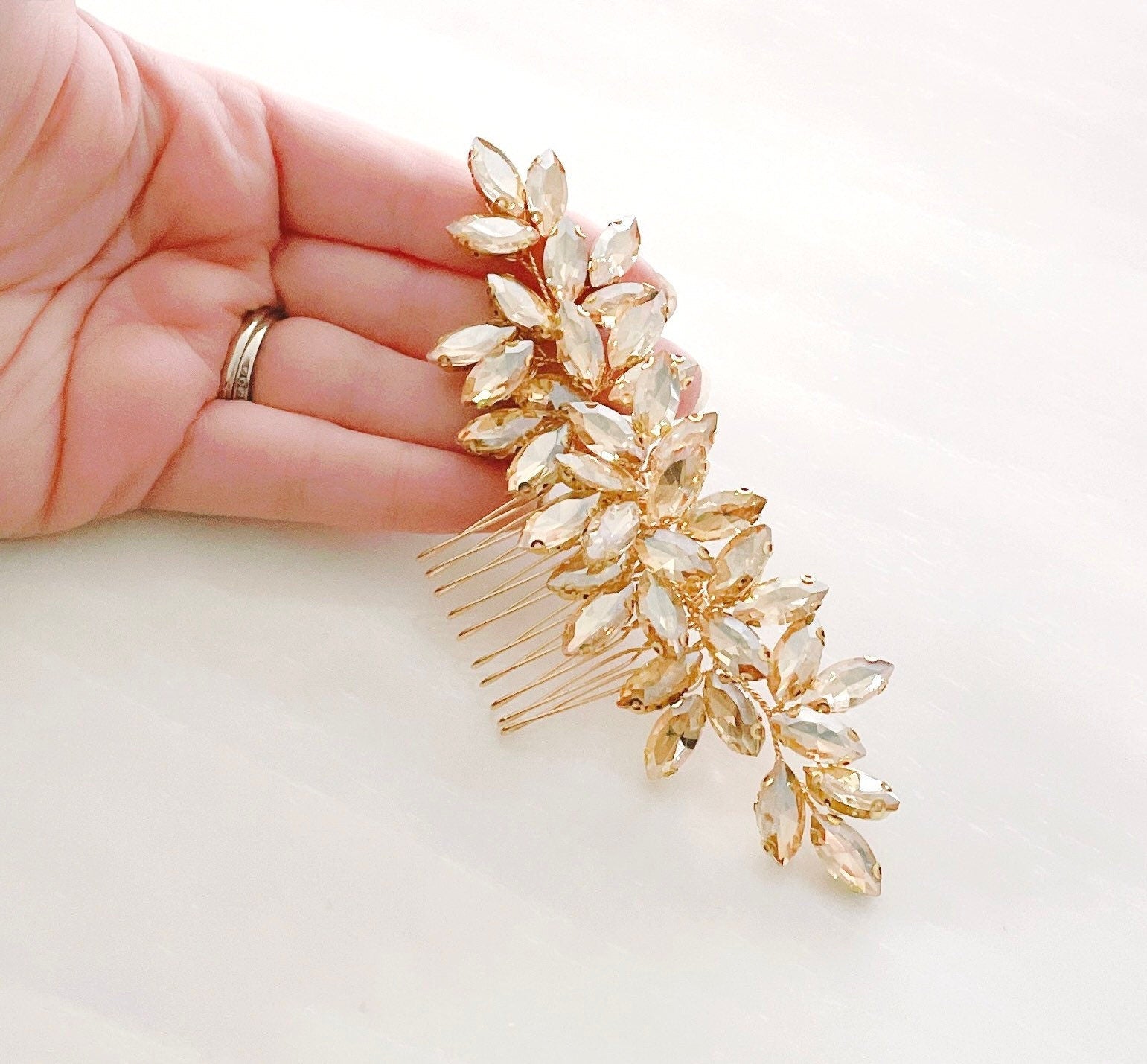 Enya gold hair comb - Petal & Pearl