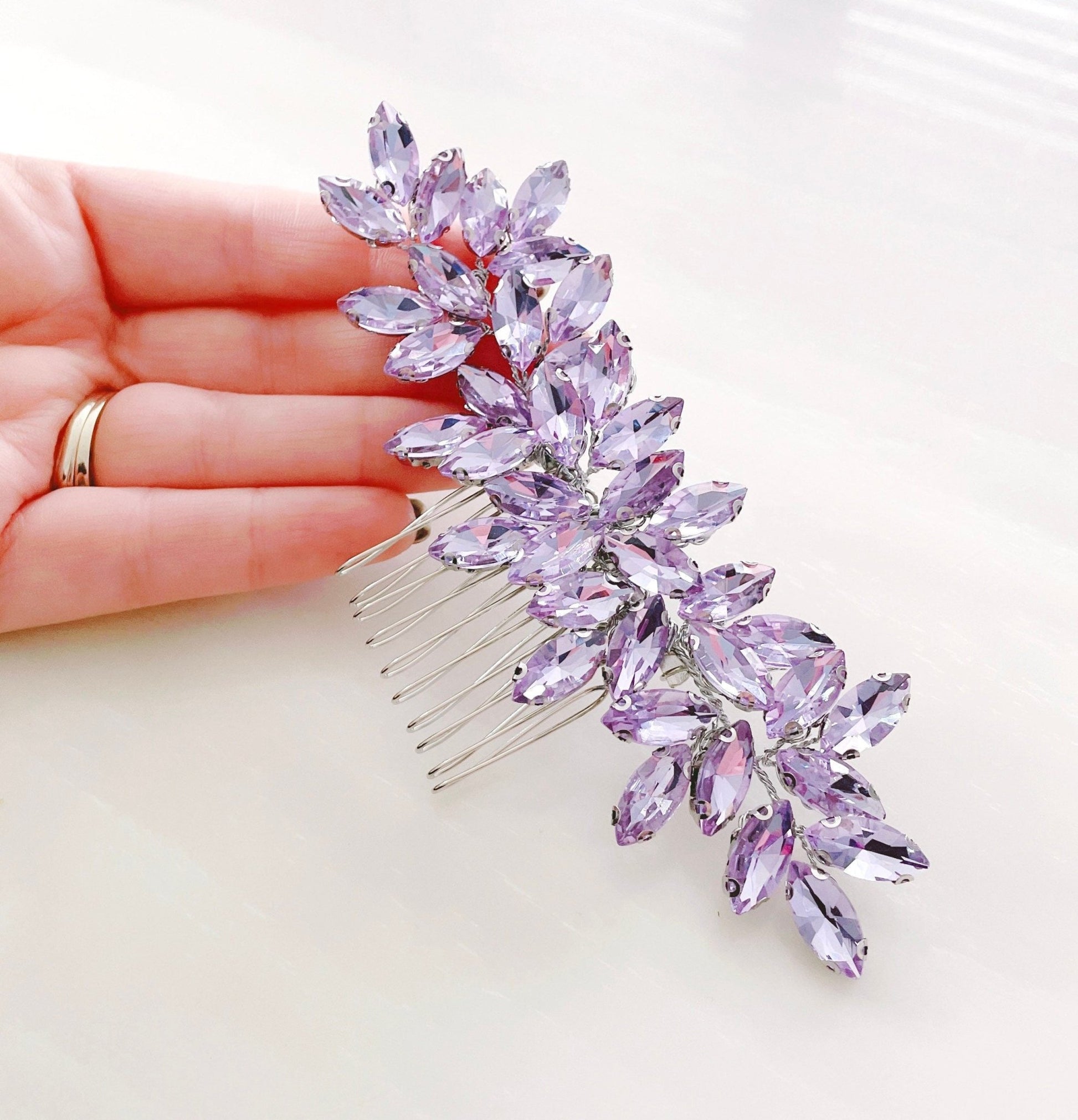 Enya lilac hair comb - Petal & Pearl