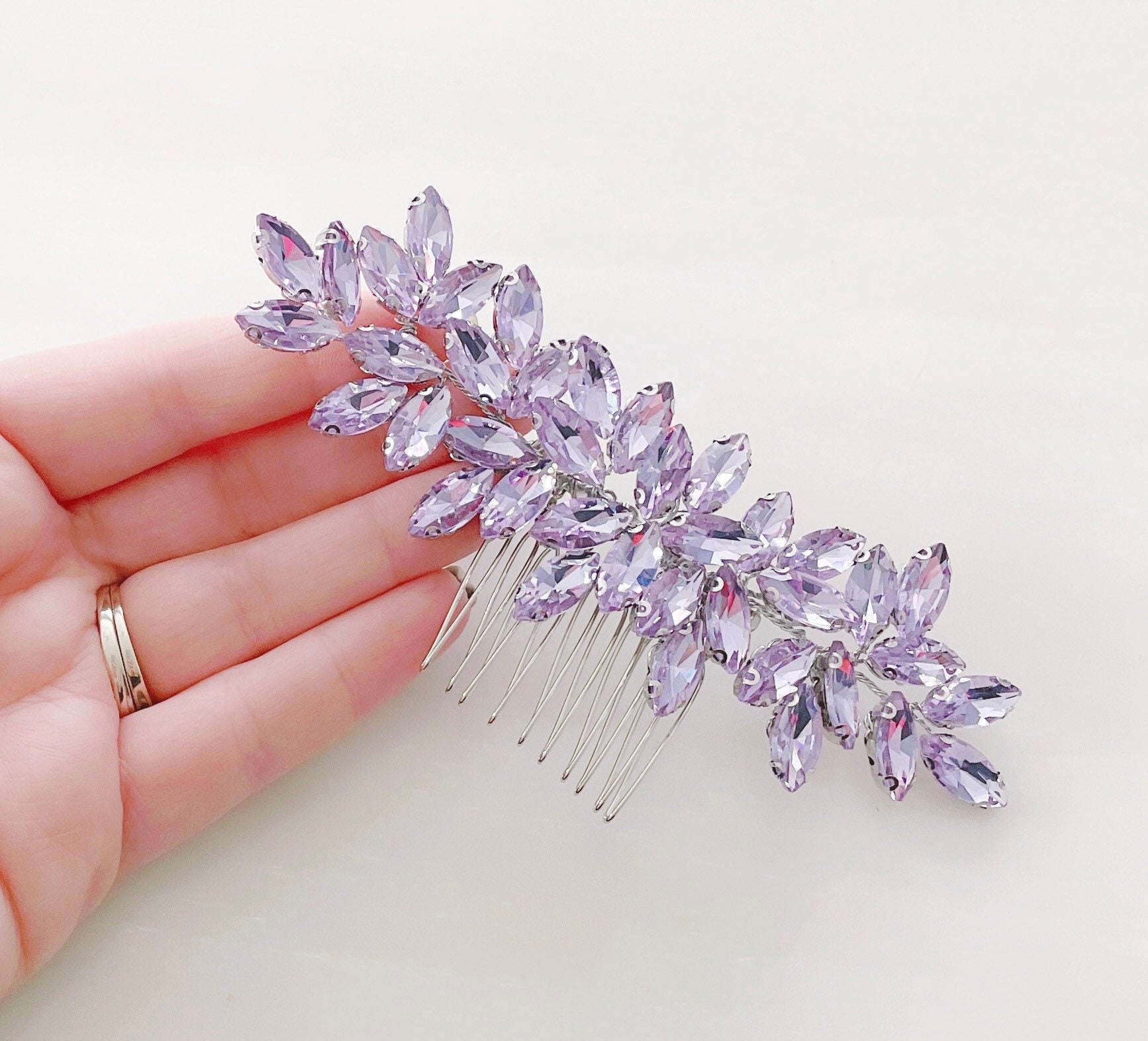 Enya lilac hair comb - Petal & Pearl