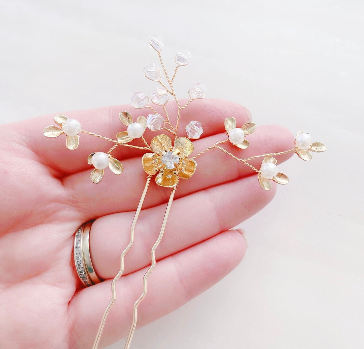 Gold hair pin - Petal & Pearl