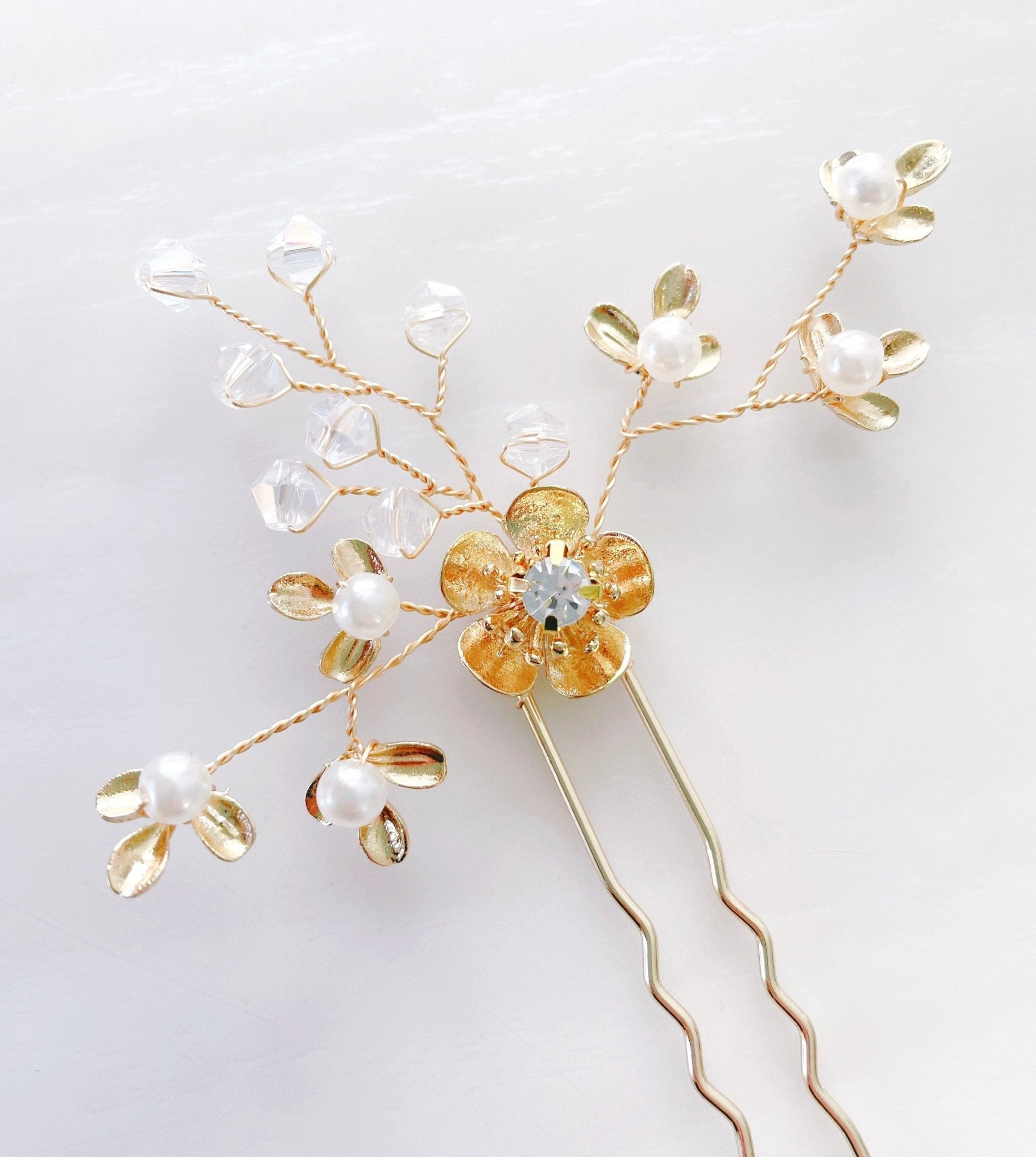 Gold hair pin - Petal & Pearl