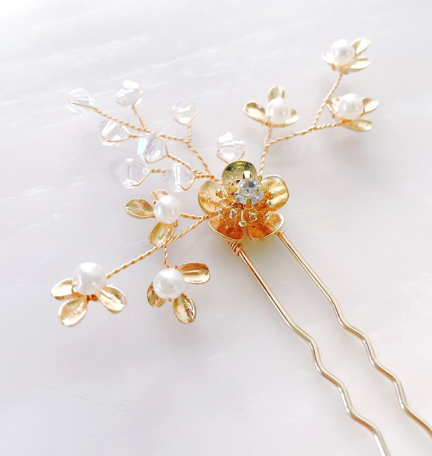 Gold hair pin - Petal & Pearl