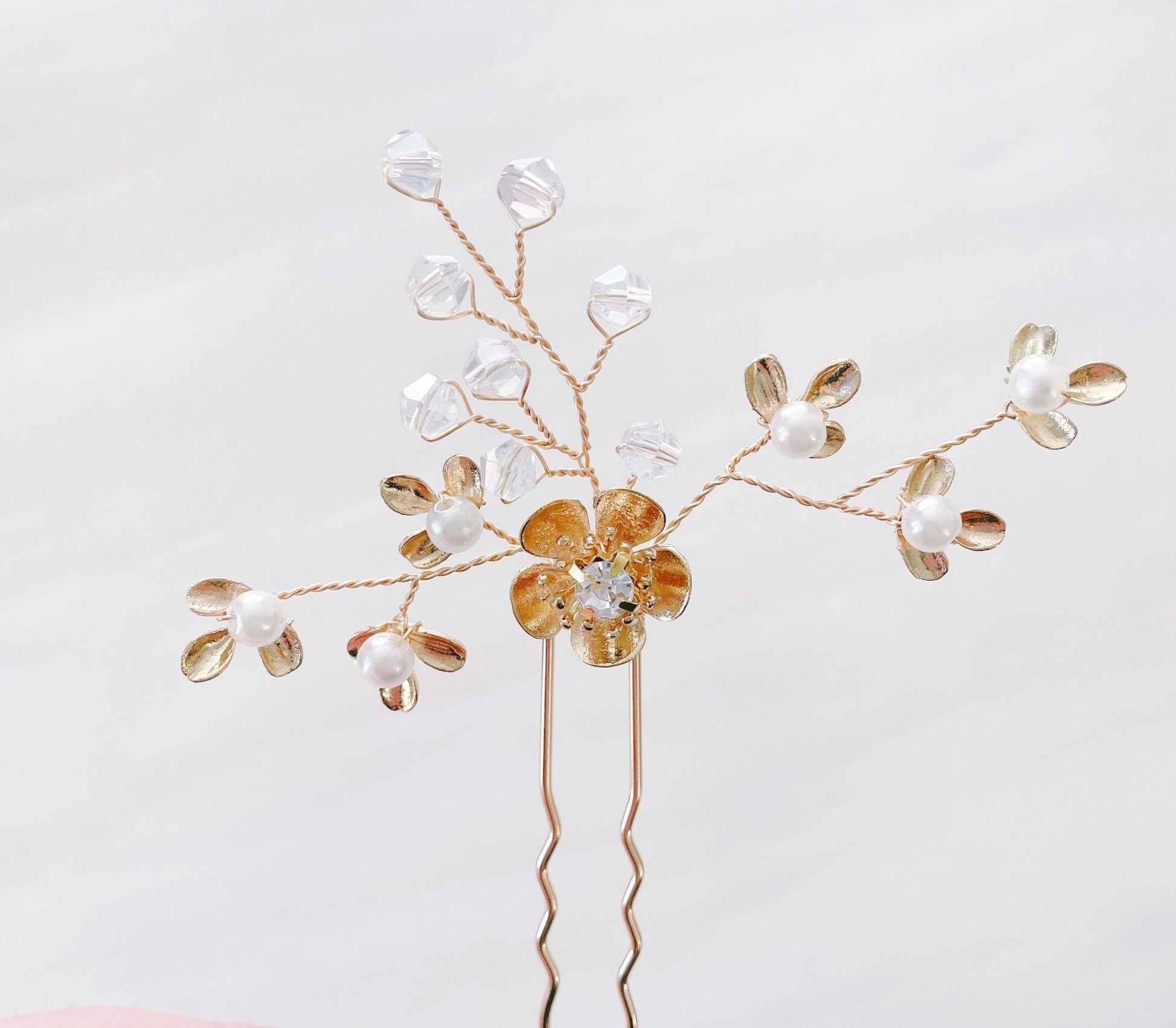 Gold hair pin - Petal & Pearl