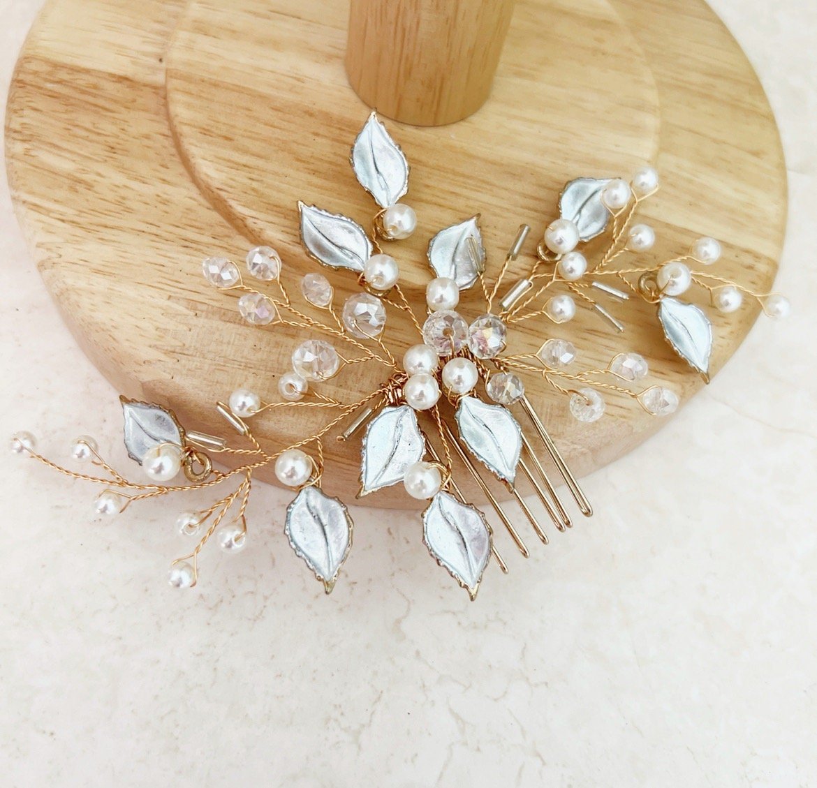 Gold leaf hair comb - Petal & Pearl