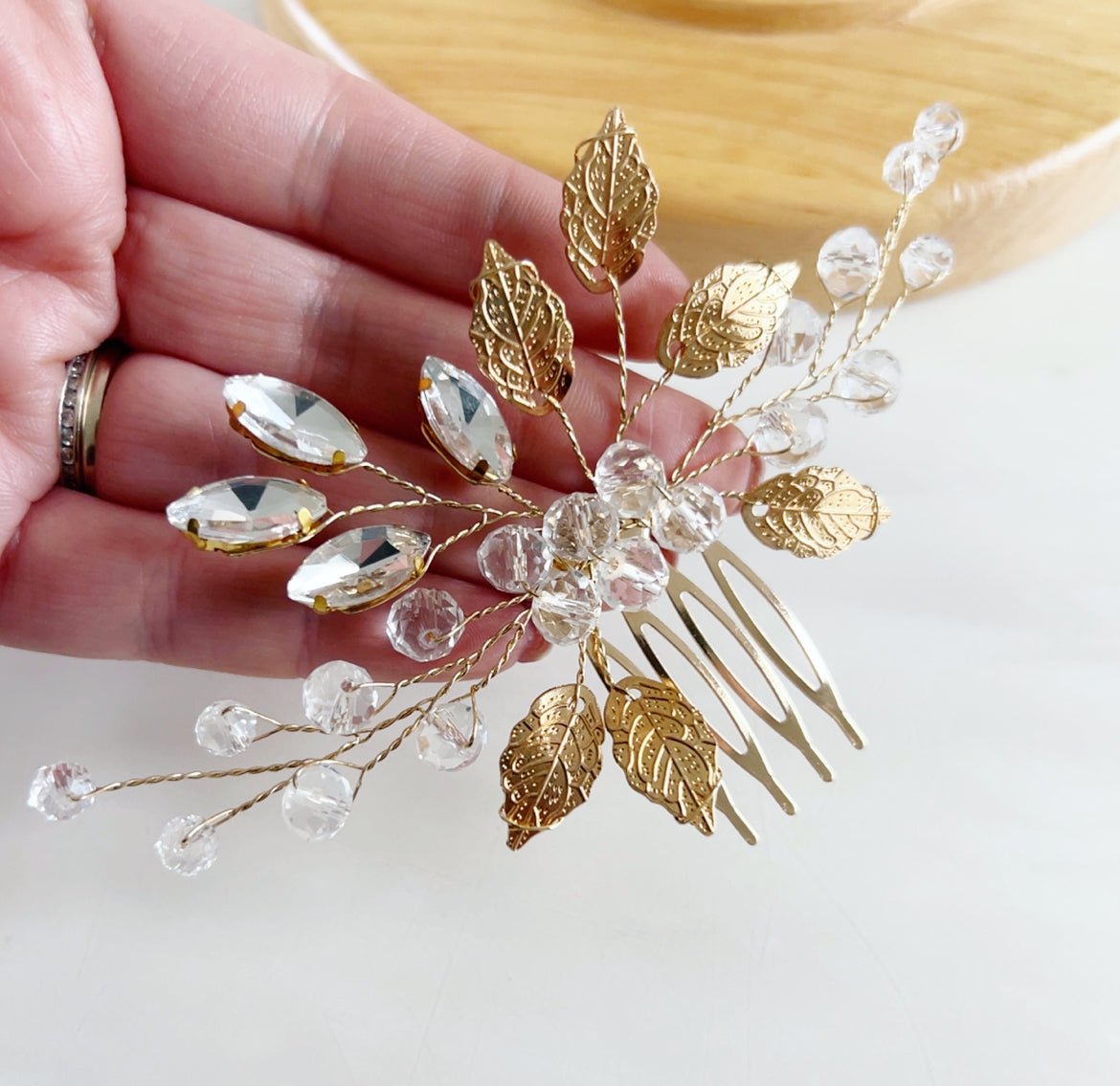 Gold leaf hair comb - Petal & Pearl