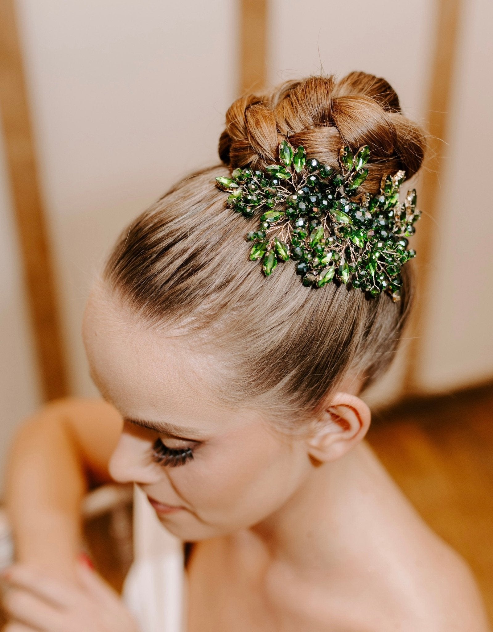 Green bohemian bridal hair comb - Petal & Pearl