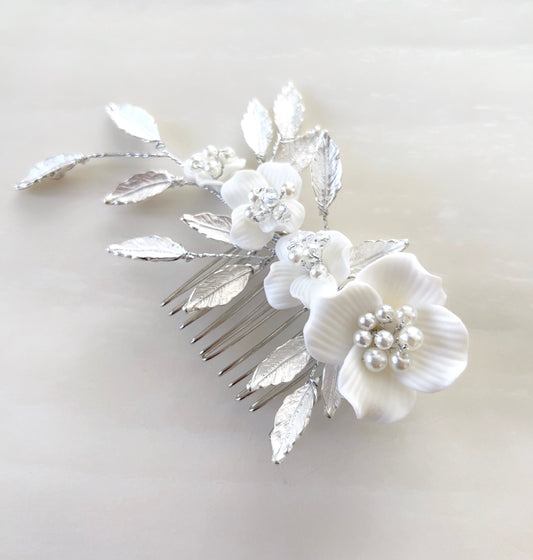 White flower Bridal hair comb