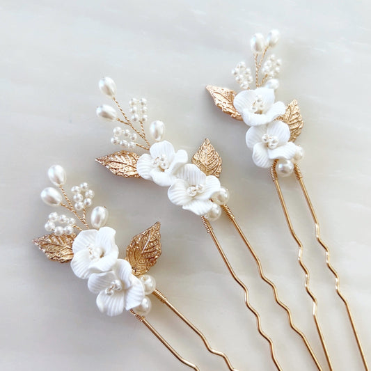 Set of three white flower hair pins