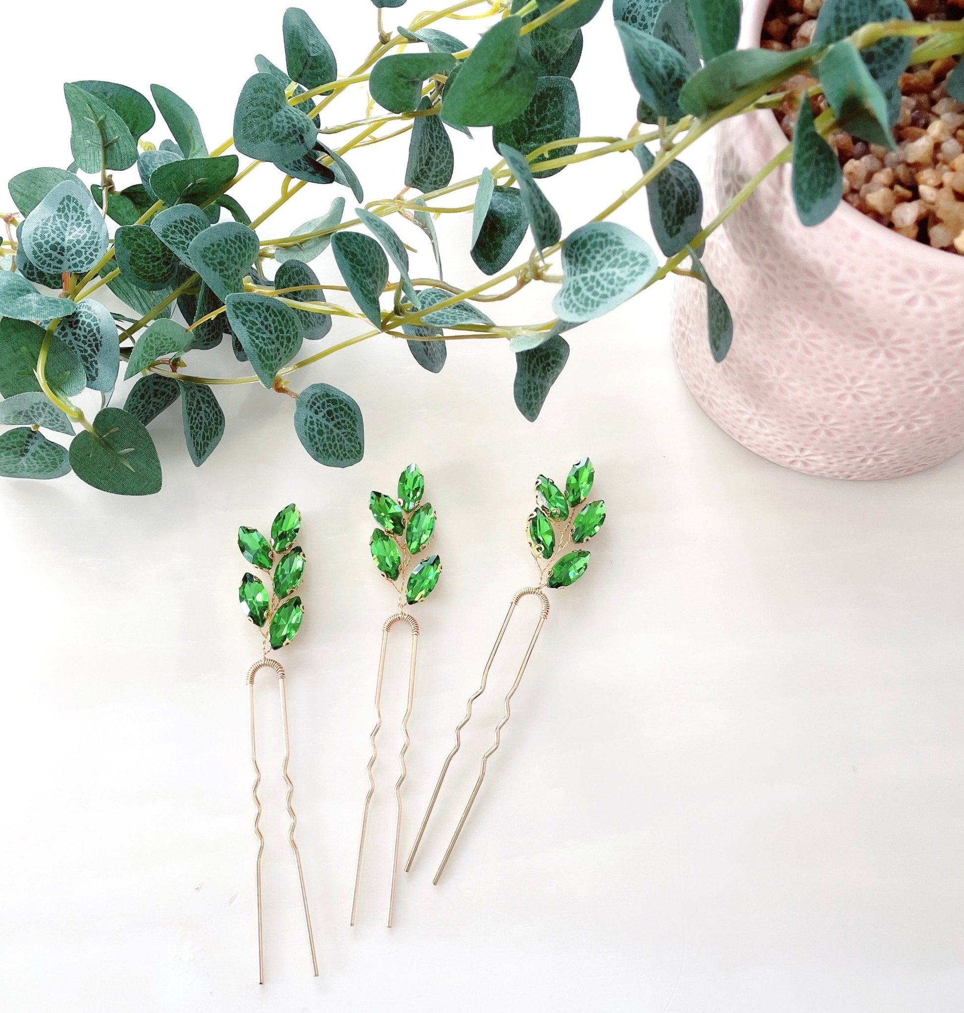 Peridot green hair pins - Petal & Pearl