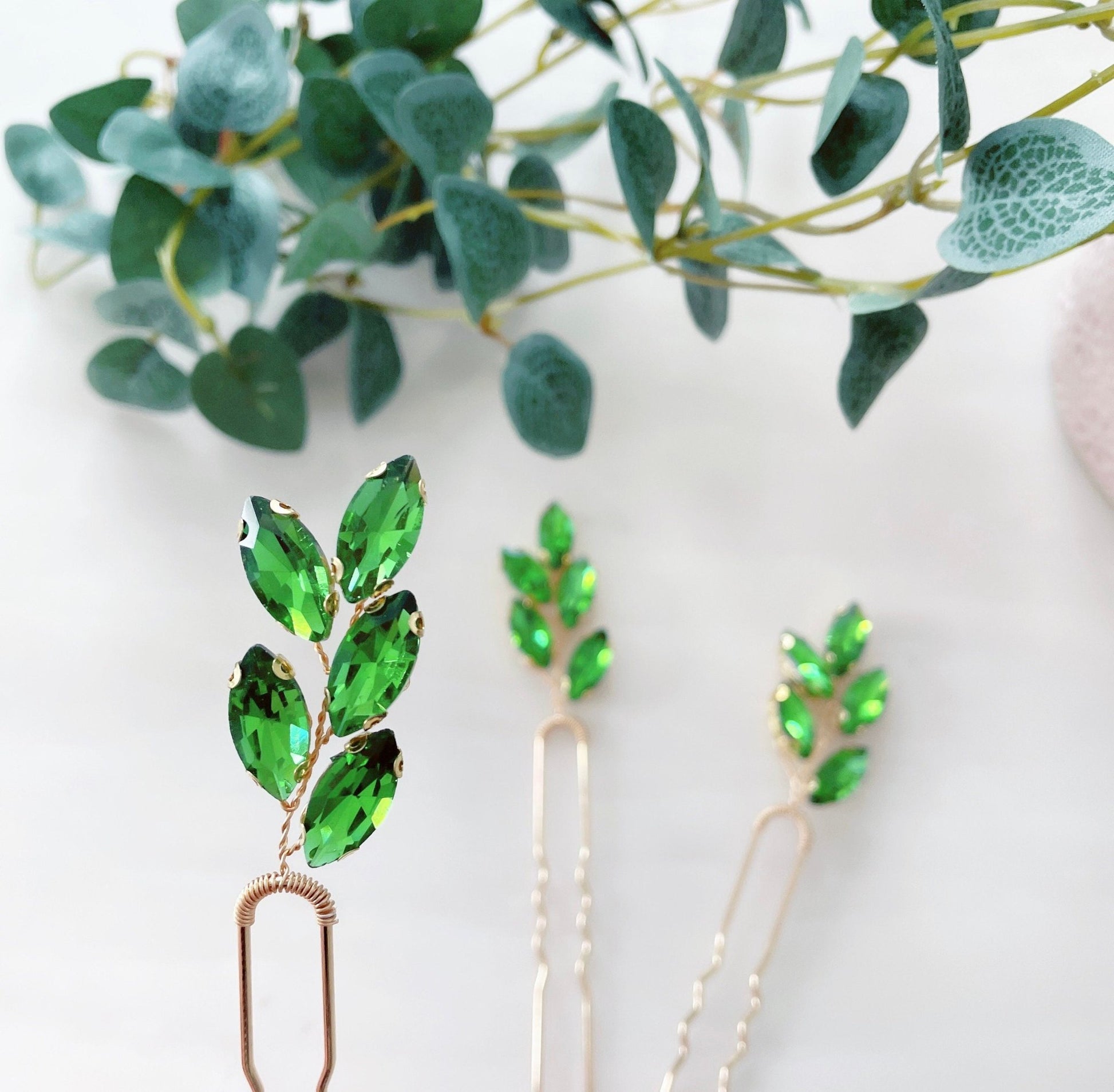 Peridot green hair pins - Petal & Pearl