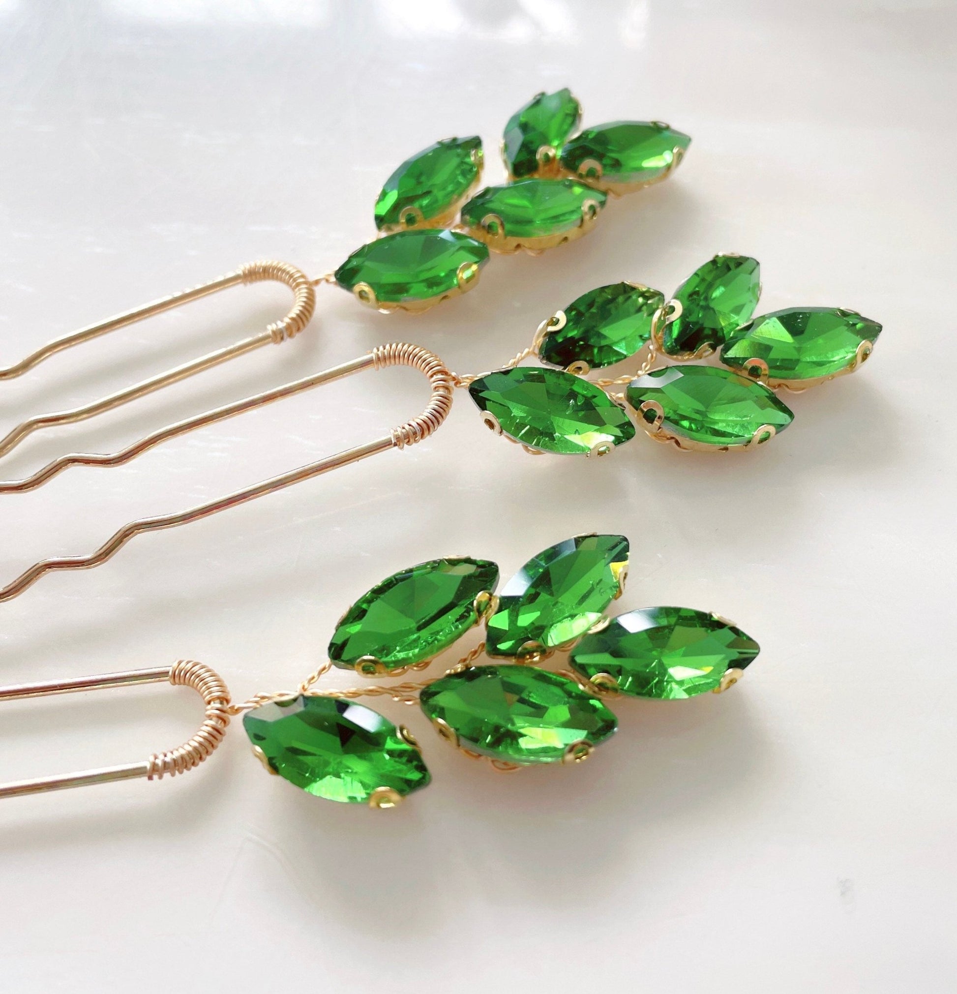 Peridot green hair pins - Petal & Pearl