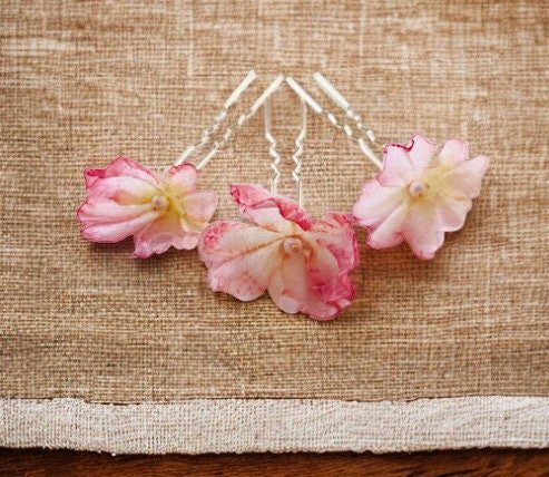 Pink flower hair pins - Petal & Pearl