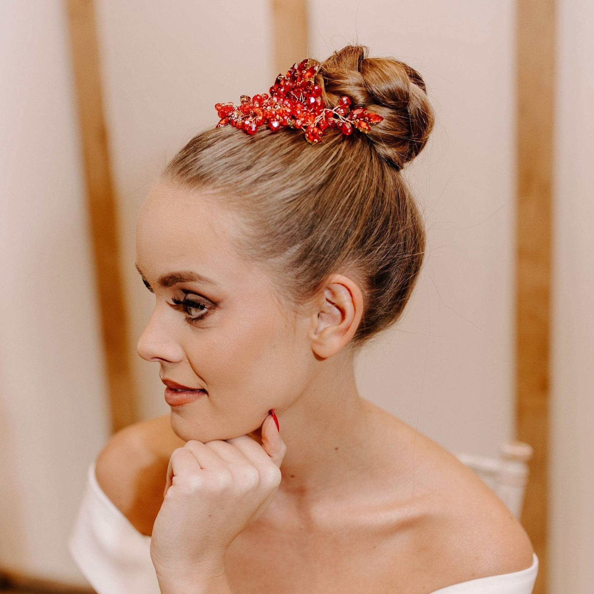 Red crystal hair comb - Petal & Pearl