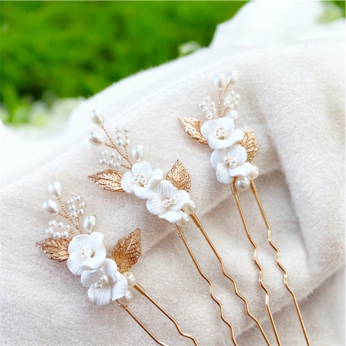 Set of three white flower hair pins - Petal & Pearl