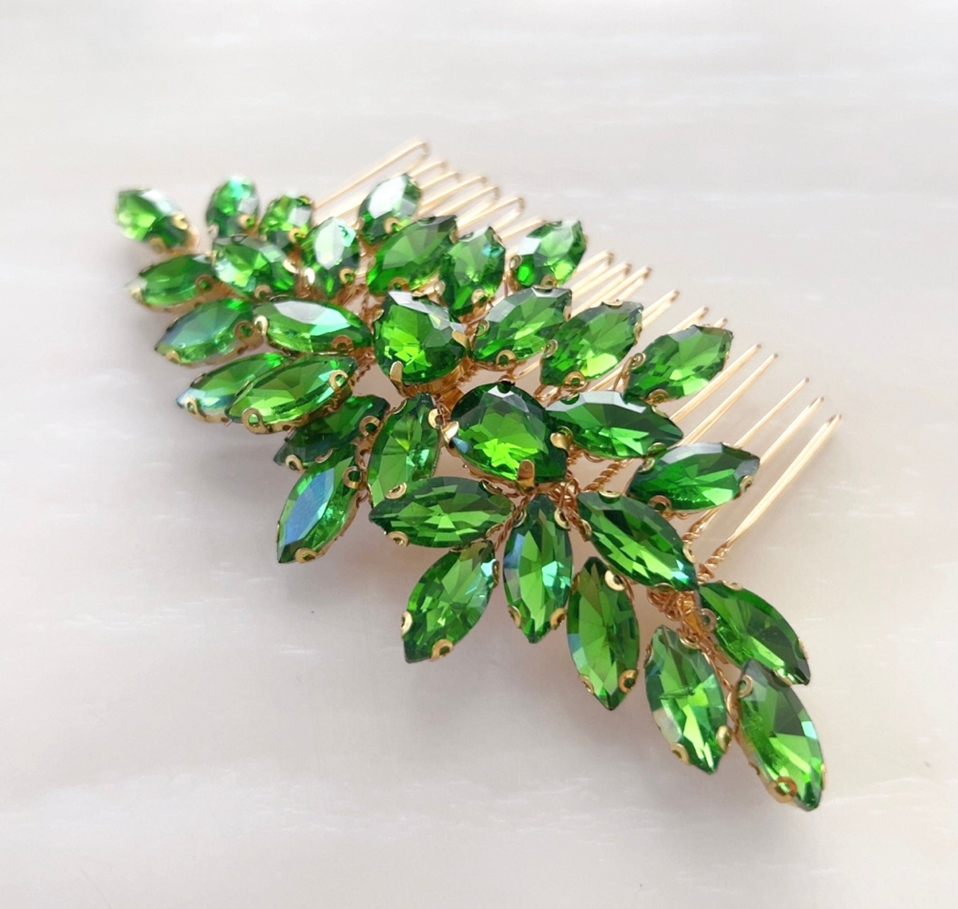 Vibrant green crystal hair comb - Petal & Pearl