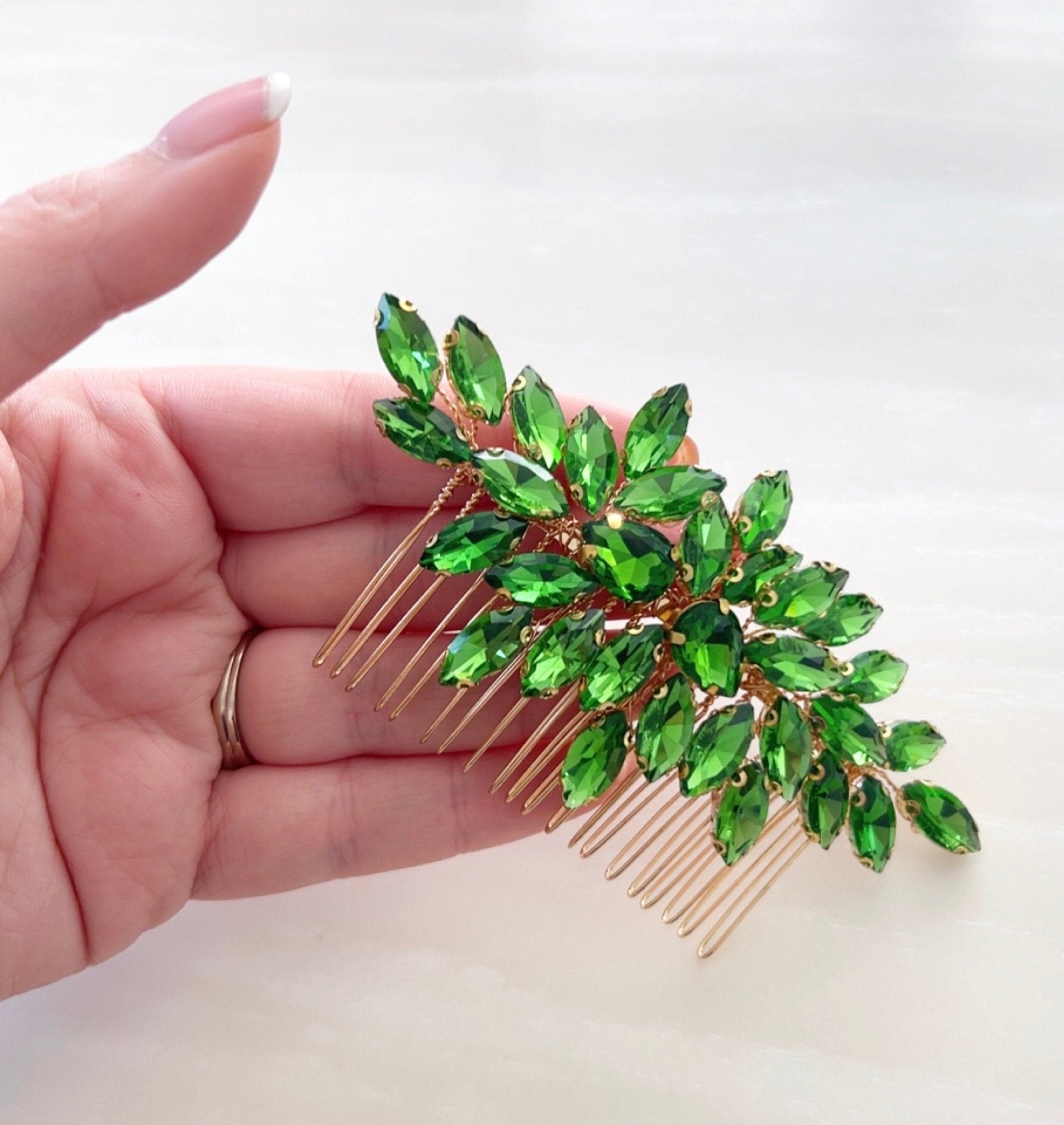 Vibrant green crystal hair comb - Petal & Pearl