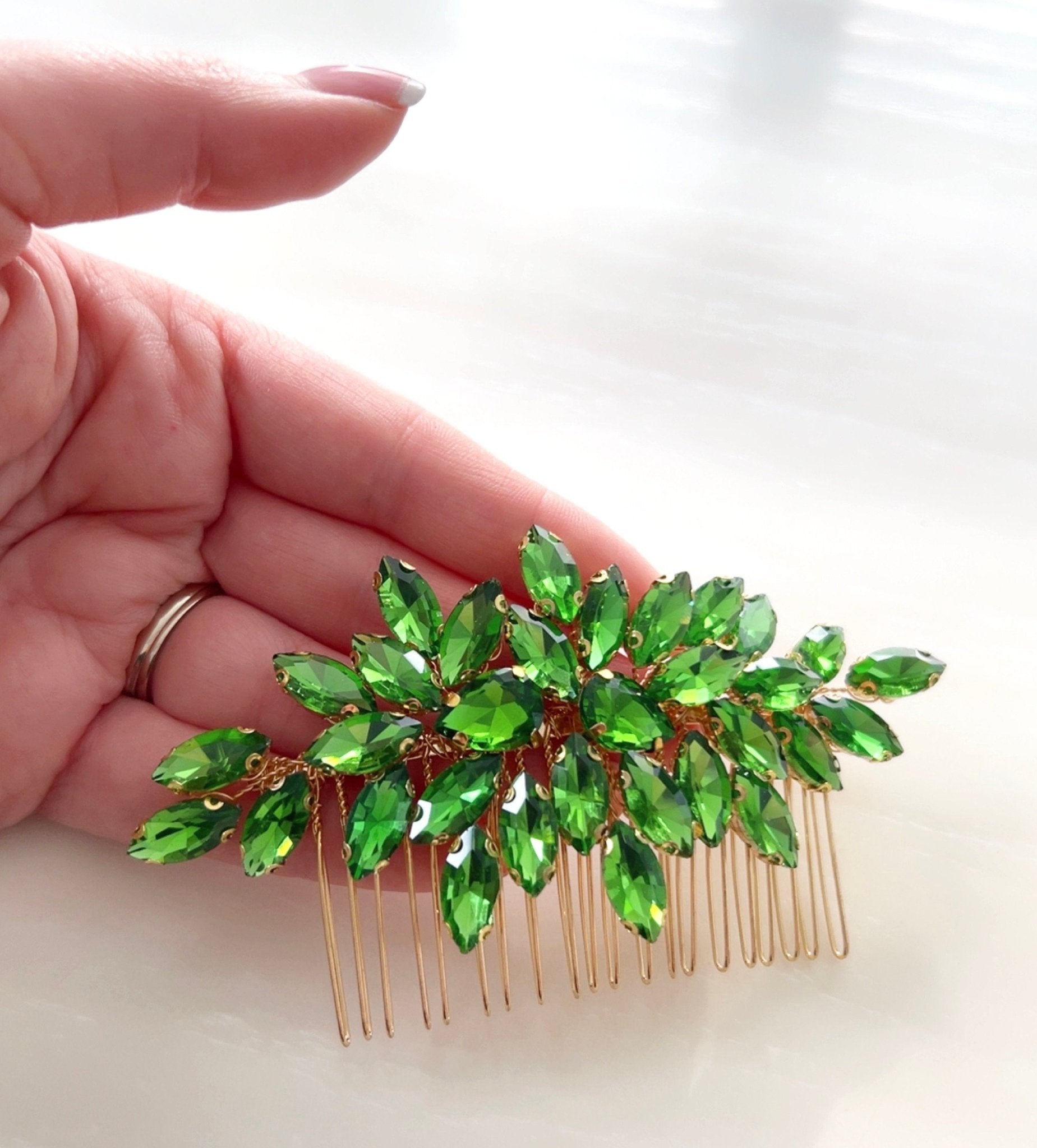 Vibrant green crystal hair comb - Petal & Pearl