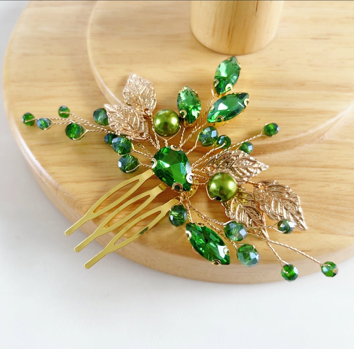 Vibrant green hair comb with gold leaves - Petal & Pearl