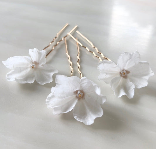 White flower hair pins - Petal & Pearl