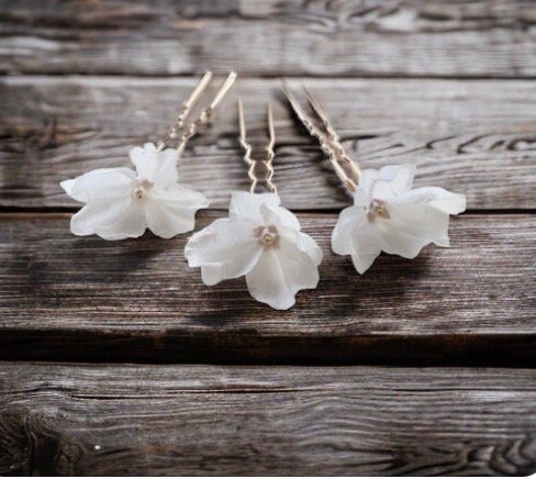 White flower hair pins - Petal & Pearl