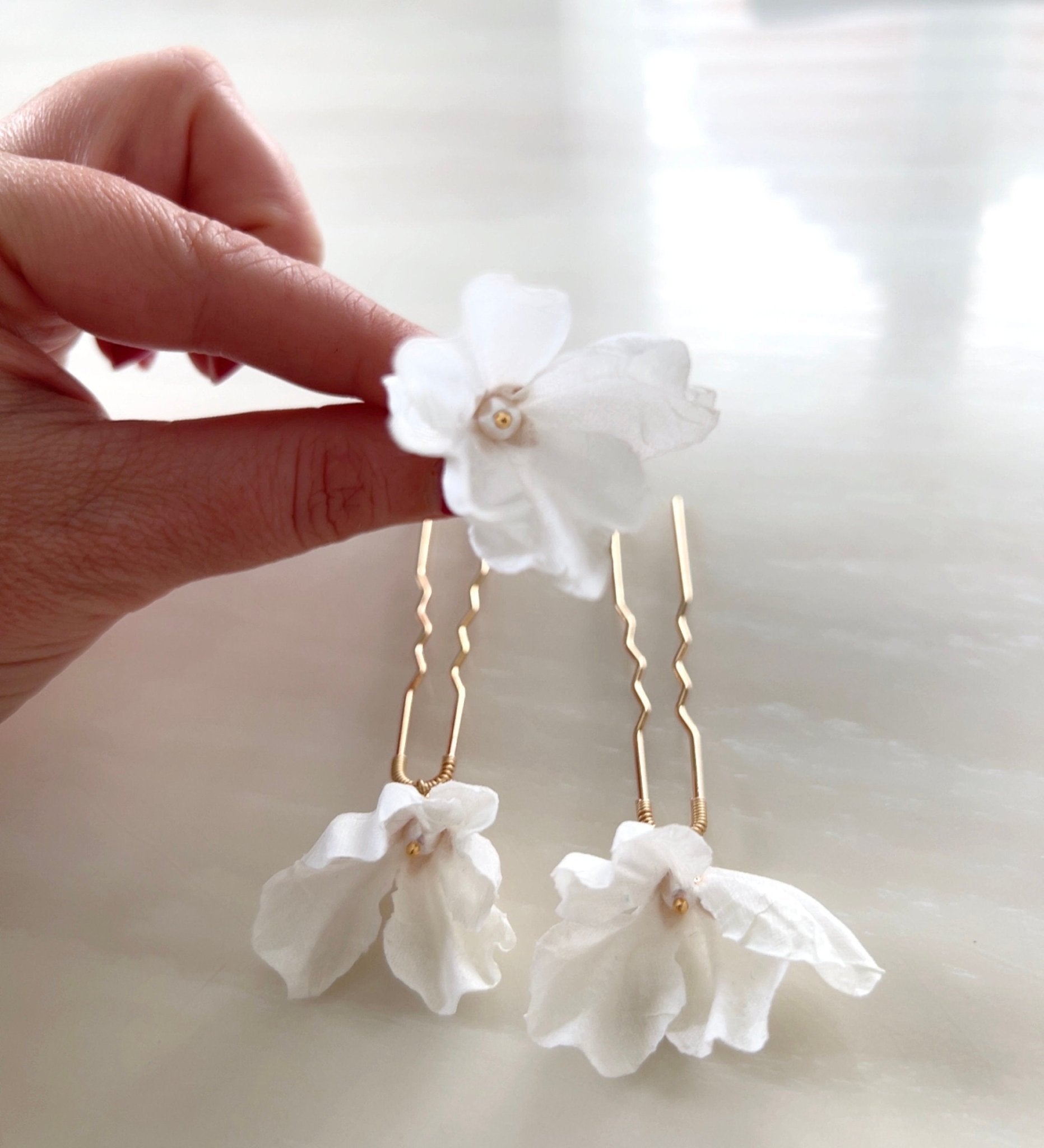 White flower hair pins - Petal & Pearl